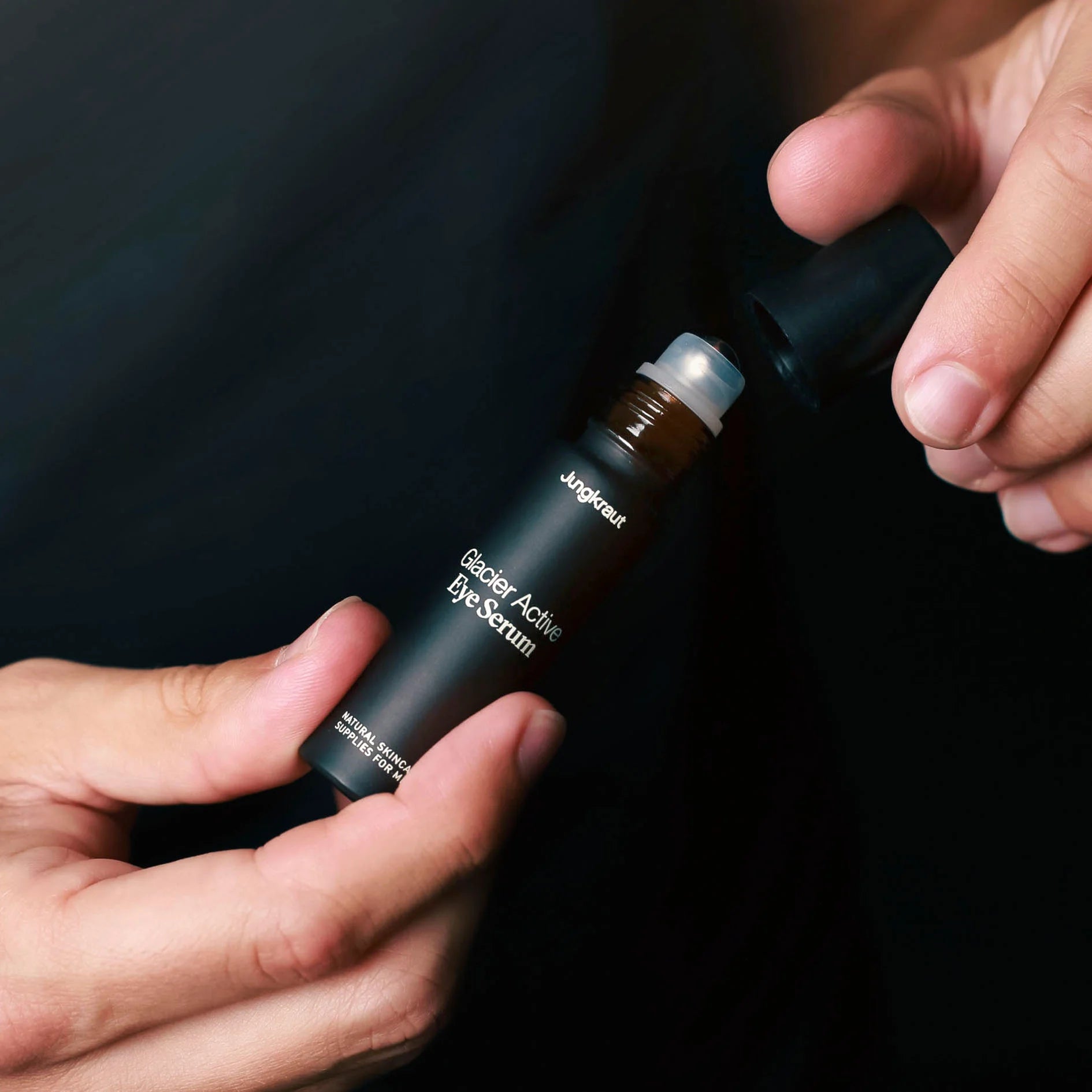 Jungkraut Augenserum für Männer Roll-on mit kühlender Metallkugel 